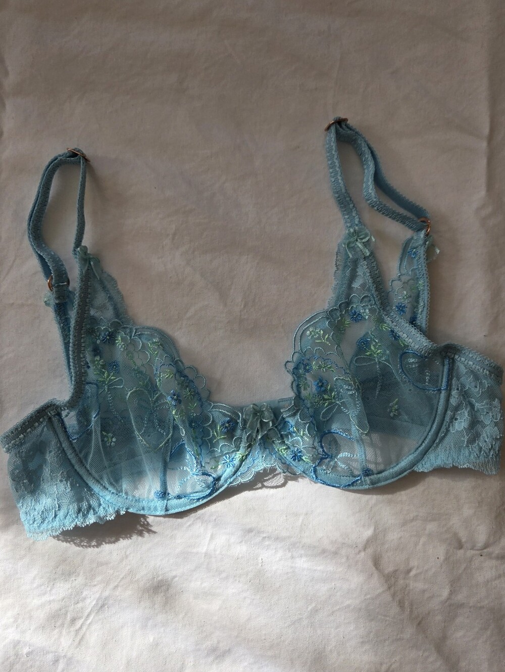 LOUNGE | Gardenia Plunge Bralette (32C) & Thong (S) Set